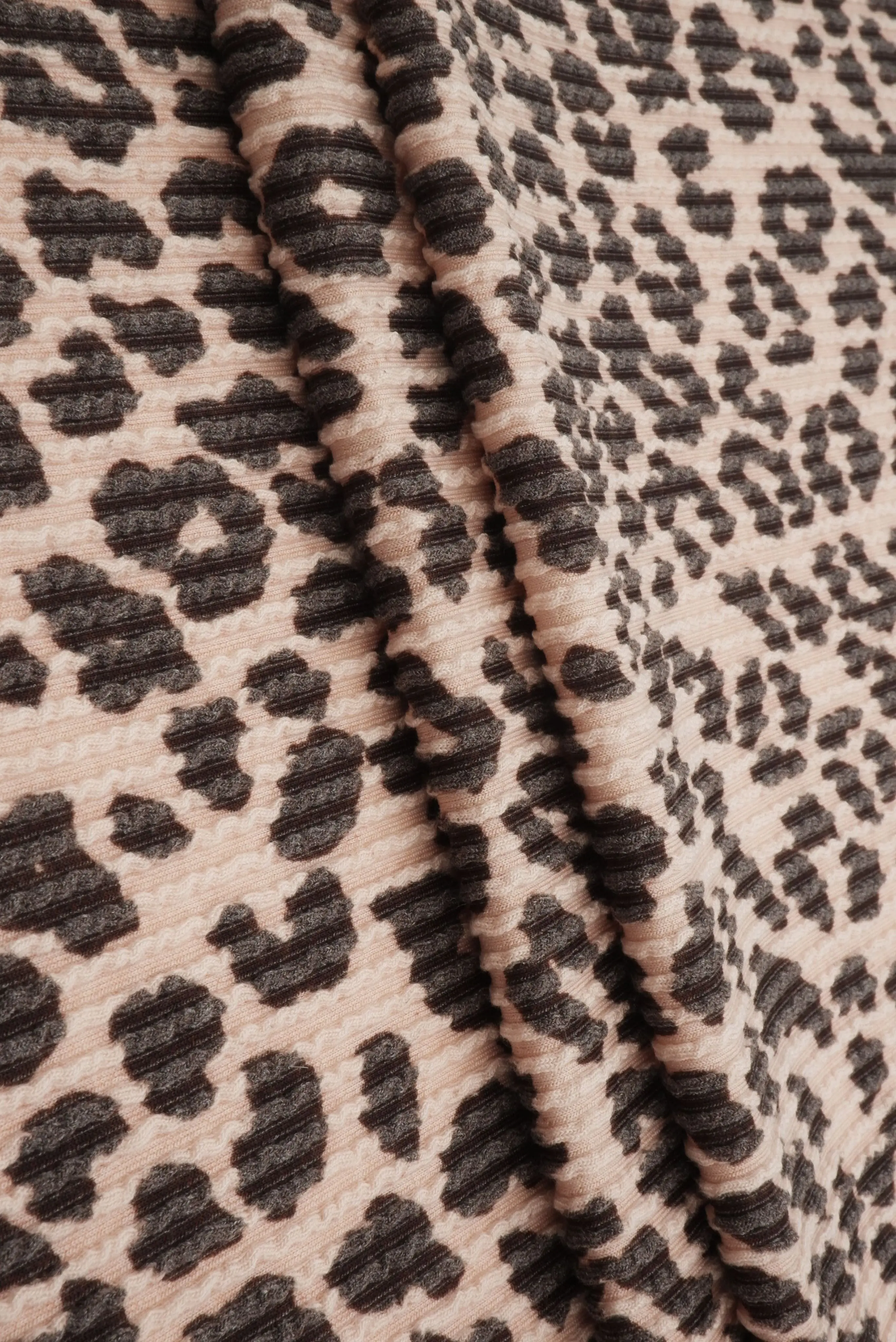 Animal Print Jacquard Double Knit Fabric - KNT4463-S304102 - Image 11